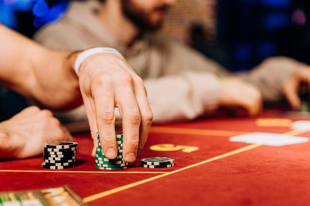 Hand outcome and payout display after Three Card Poker round on master38